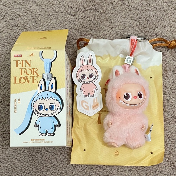 Pop Mart Labubu Pin For Love Letter G Giving - Picture 2 of 15